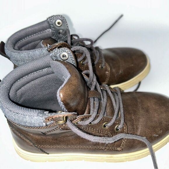 Cat&Jack boys boots, brown, size 2 - Picture 3 of 5